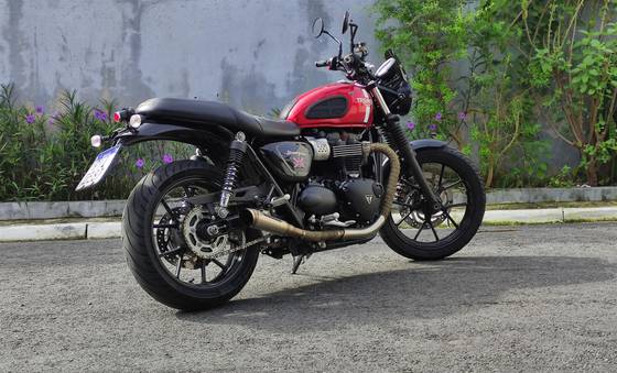 TRIUMPH STREET TWIN TRIUMPH STREET TWIN